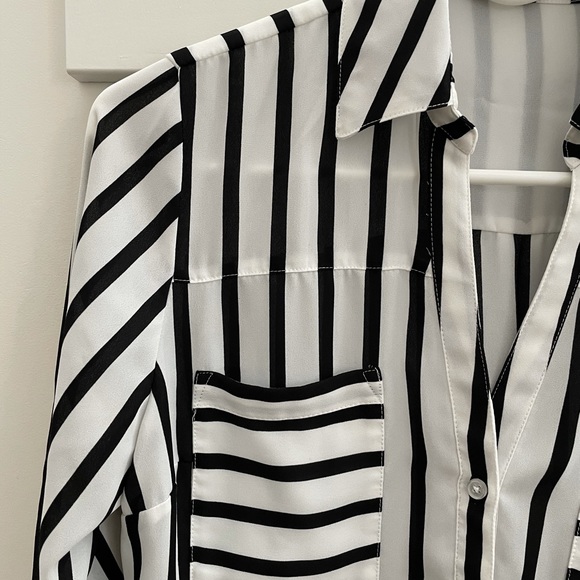 Women’s Express Black and White Striped button down blouse size Small - Picture 2 of 6